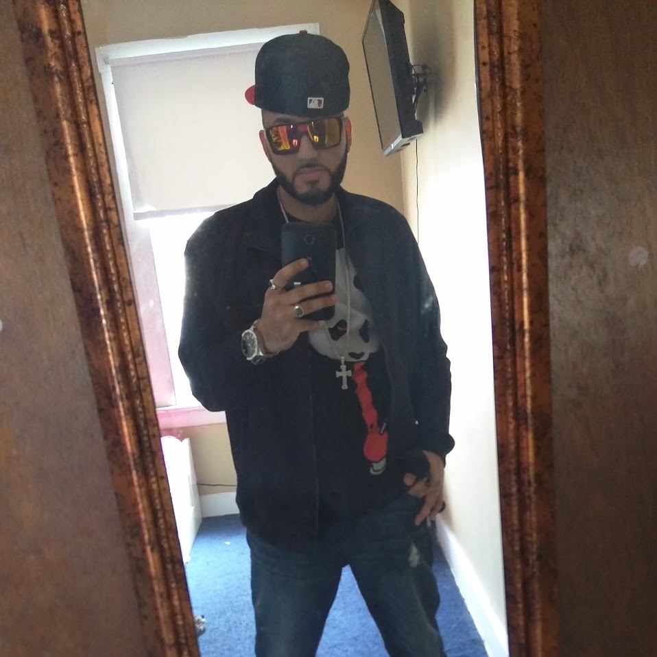 ¡Wow corillo, #TBT 2015 fue otro nivel! 😂🎮 ¿Se acuerdan de esos días que no dormíamos casi pa’ meterle al jueguito? Etiqueta a ese pana que siempre se bajaba contigo en la madrugada. ¡Los OG saben de lo que hablo! #PuertoRico #GamersUnidos

link