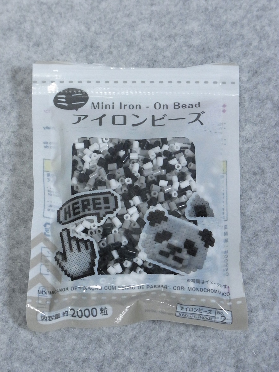 Old_rakkoman's tweet image. アイロンビース活用法
ミニ（小さいほう）はアルミ針金に通して1/144のジオン系モビルスーツに…
画像2はアイロンビーズ－丸ビーズ－アイロンビーズと間に丸ビーズ入れて曲げても針金が露出しない様にしています