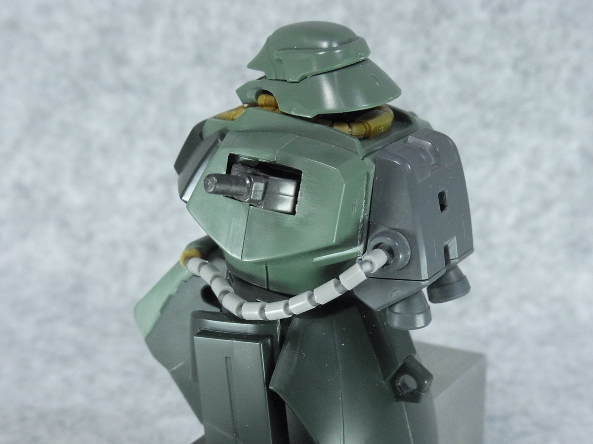 Old_rakkoman's tweet image. アイロンビース活用法
ミニ（小さいほう）はアルミ針金に通して1/144のジオン系モビルスーツに…
画像2はアイロンビーズ－丸ビーズ－アイロンビーズと間に丸ビーズ入れて曲げても針金が露出しない様にしています