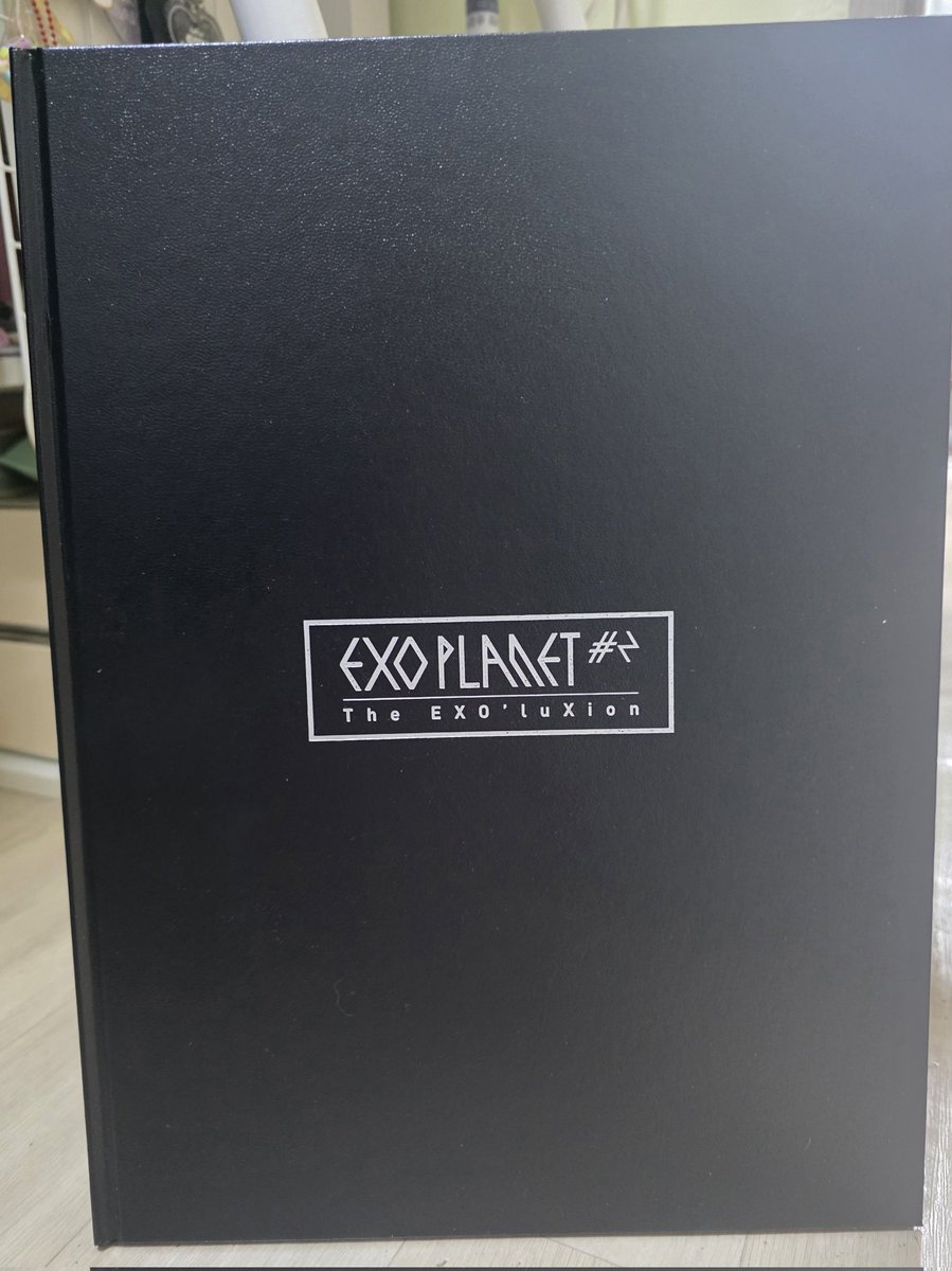 Lovefill5's tweet photo. #엑소 #exo
ON STAGE OFF STAGE
➡️엑소 콘서트 화보집
The EXOluXion Concert Brochure
➡️엑소 두번째 콘서트 브로슈어 

각 배송비 포함 2.0
https://t.co/2HmPo6BBhP https://t.co/ipSWXH0Ros