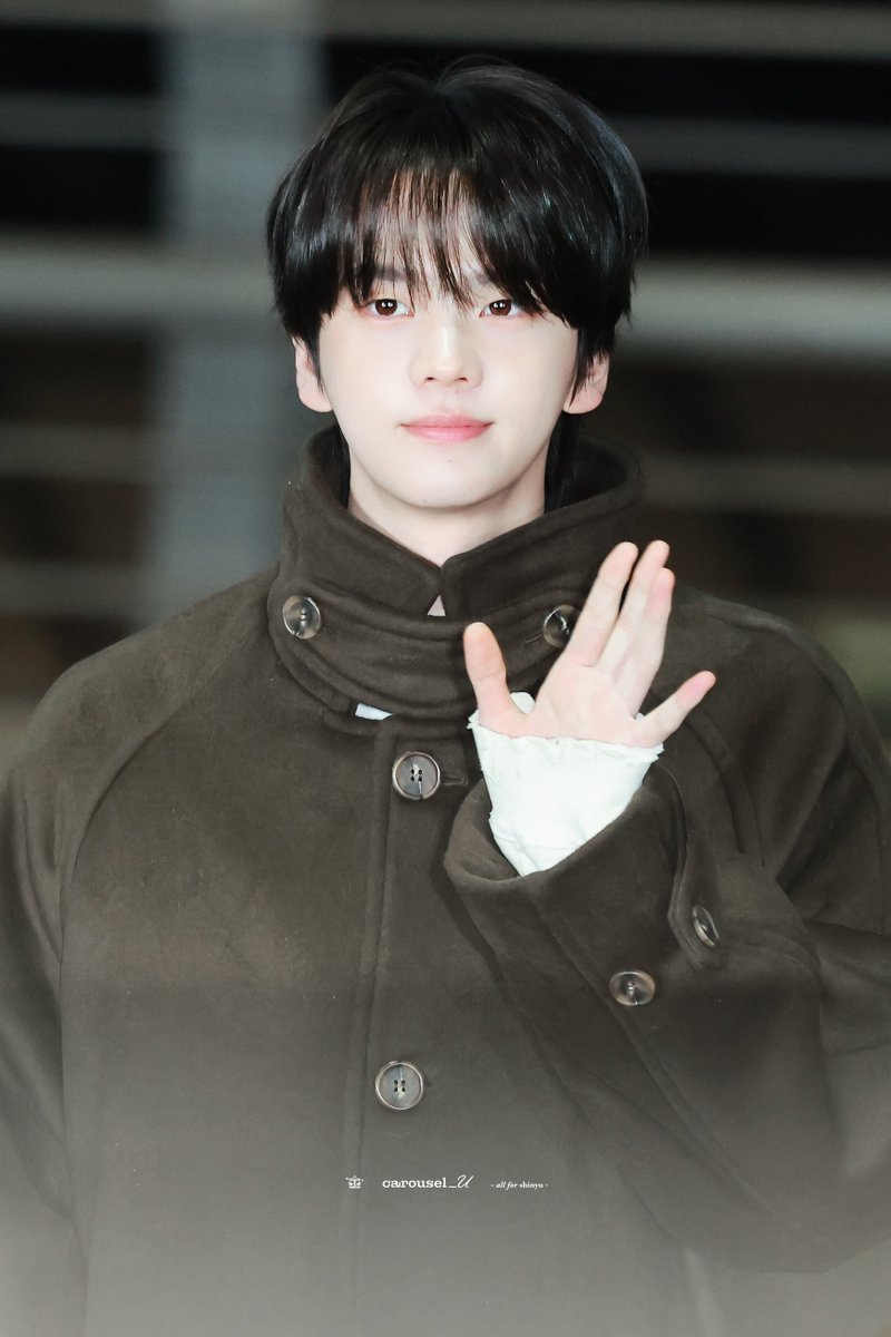 carousel_U tweet media