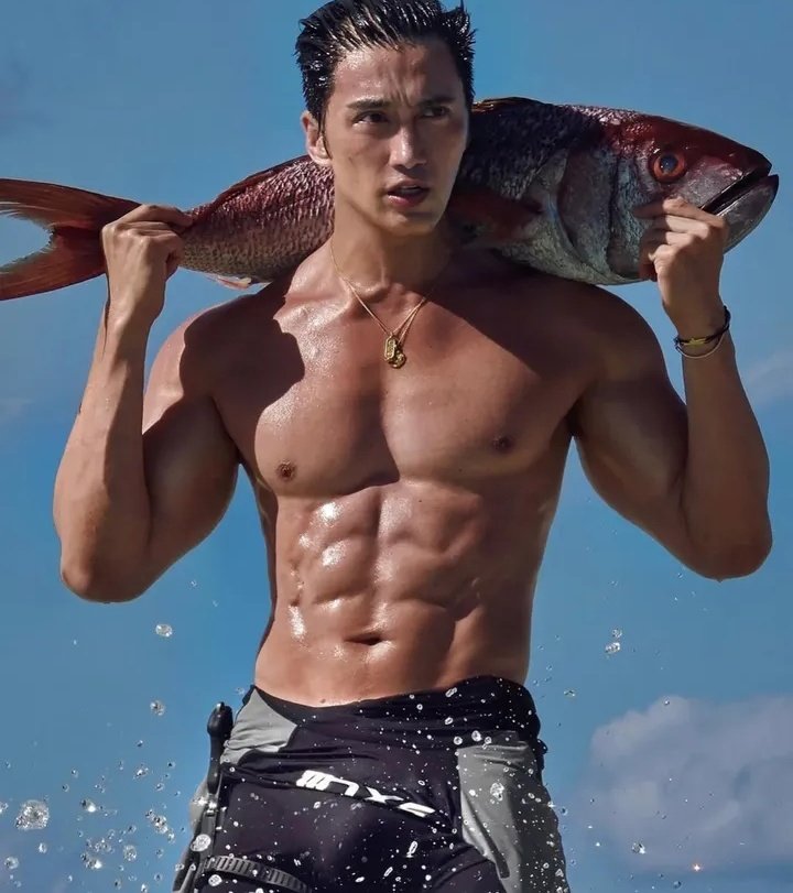 Gyan_Central's tweet photo. Age 59, looks 20.
#Singaporean #influencer and photographer #Chuando Tan proves that youth is more about #discipline than money.
While many spend heavily on cosmetic procedures to look young, #Chuando credits his youthful #appearance to consistent habits and a balanced lifestyle. He rose to global fame in his 50s, but says nothing changed, he was simply enjoying life as always.
In an #interview with Vogue Singapore, he shared that staying attractive is not for others, but for oneself. According to him, 70% of #fitness comes from nutrition, supported by daily #swimming and regular #strength training.
He follows a strict sleep routine, avoids coffee, drinks plenty of water, and believes in keeping life simple and sustainable.
No #shortcuts. Just #discipline, #balance and #consistency. 💪✨
#viralpost