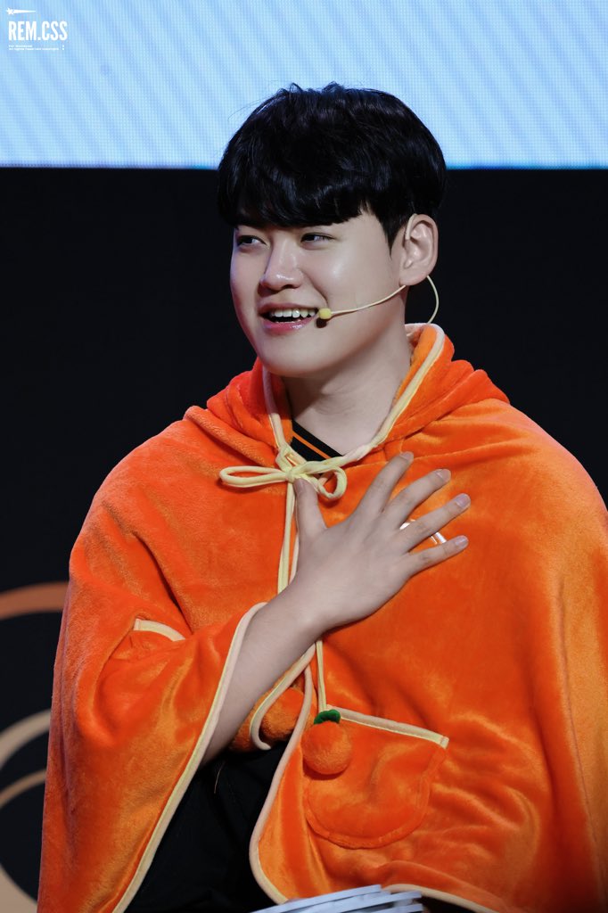 rem_css's tweet image. 260103 HLE Fan Fest

맞아버린 구렌지 🍊

#Gumayusi #구마유시 #이민형