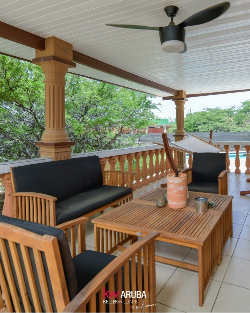 🏡 𝐇𝐢𝐠𝐡𝐥𝐢𝐠𝐡𝐭 𝐨𝐟 𝐭𝐡𝐞 𝐖𝐞𝐞𝐤 – 𝐂𝐚𝐬 𝐀𝐫𝐢𝐛𝐚 𝟑𝟕𝐂 🌞
🔑 3 Bedrooms | 199m² Build-Up | Brand-New Pool on 701m² Land. Well-maintained &amp; full of comfort.

💲399.000

📲 Contact Bibi Louwers: +2975697343

#CasAriba #HighlightOfTheWeek #ArubaRealEstate #KWAruba