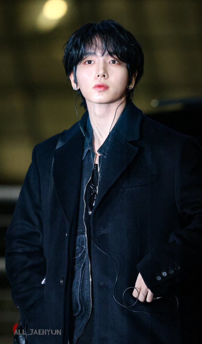 명재현 머리 싹 다 덮었어….🥺🥺