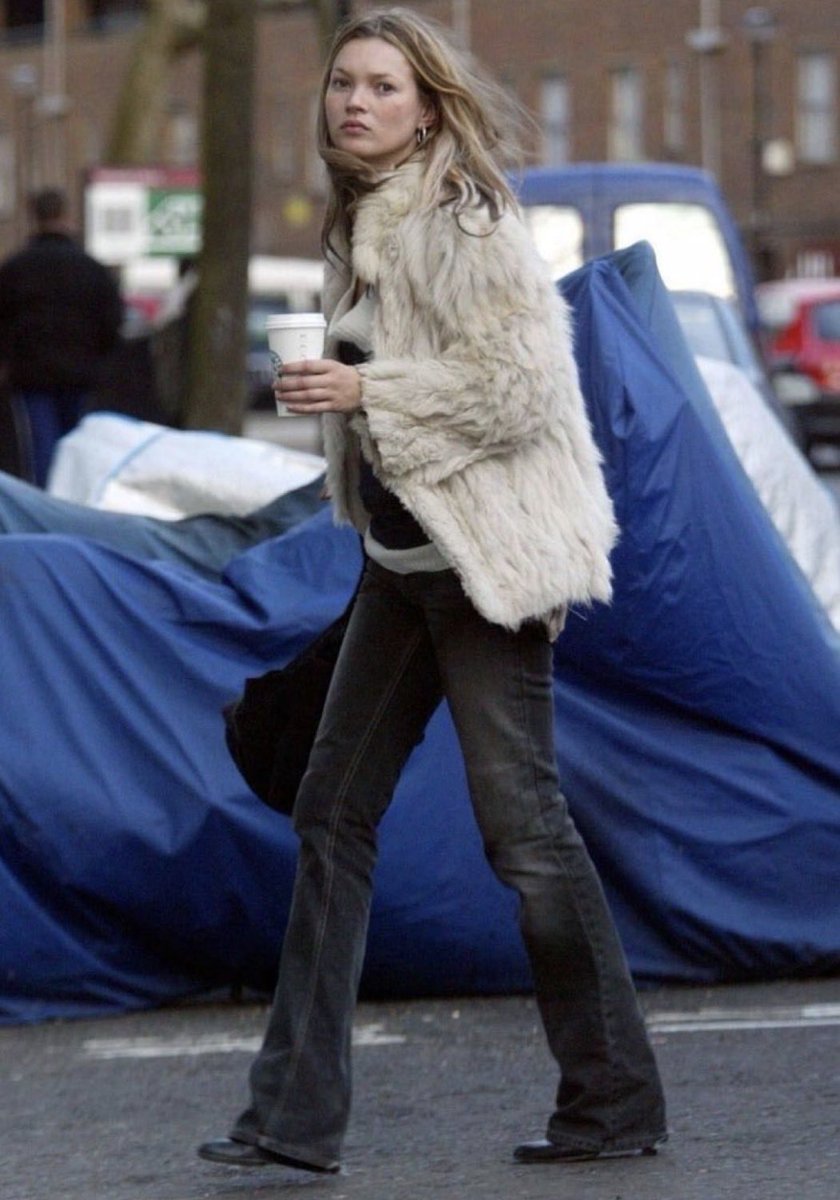 we_are_fur's tweet image. Kate Moss’s best natural fur looks 💕

Follow @wearefur for the latest fur news &amp;amp; trends

#KateMoss #90s #supermodel #NaturalFur #Furmark