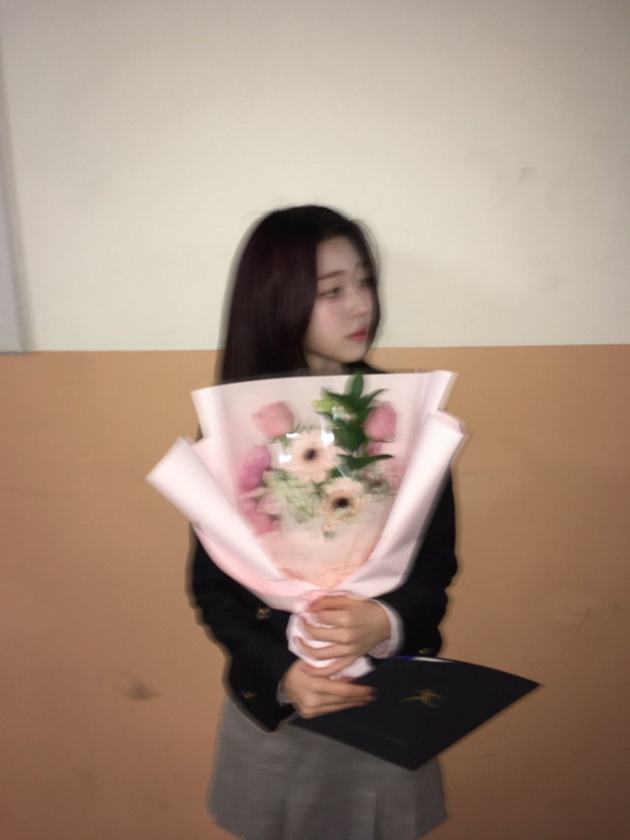 [from@❤️]

여러분 저 오늘 졸업했어요 !🤍
I graduated today!🤍

#AtHeart #앳하트
#ARIN #아린