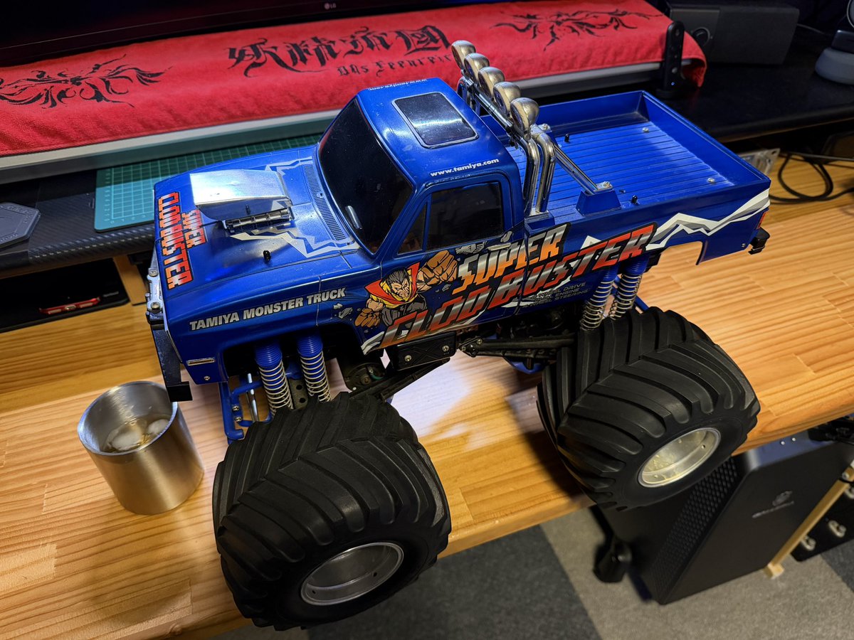 久しぶりにラジコンのタミヤのスーパークラッドバスターを引っ張り出