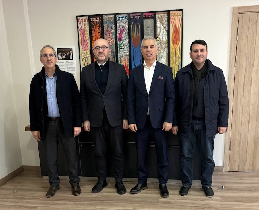 IKAP_Dernegi's tweet photo. 2026 yılının ilk toplantısını Bursa Çevre, Şehircilik ve İklim Değişikliği İl Müdürü Hayrettin Eldemir ile yaptık. Şehrimizin daha yaşanabilir bir kent olabilmesi ve hava kirliliğinin önlenmesi için İKAP olarak hazırladığımız strateji belgesini sunduk görüş alışverişinde bulunduk https://t.co/JxQ5In8OzV