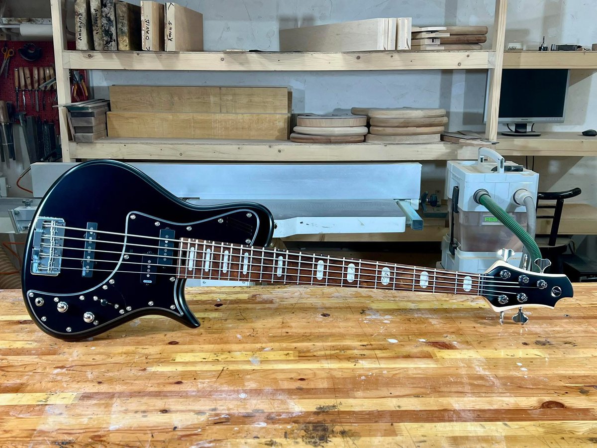 Meridian Guitarsの新作です