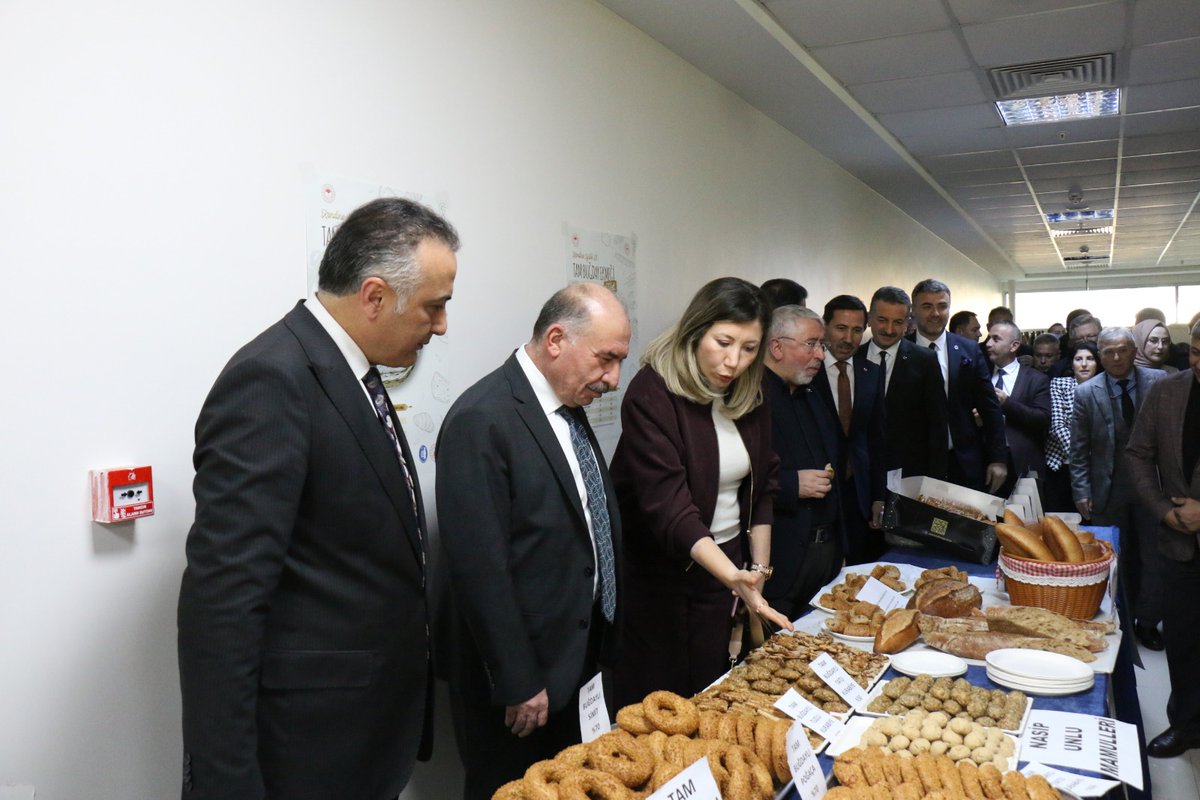 Tam Buğday Ekmeği Yaygınlaştırma Kampanyası Çorum ilimizle büyüyor. 🍞

Geçtiğimiz yıl Konya’da başlatılan kampanya, bu yıl Çorum’da devam ediyor.
Çorum Belediyesi ev sahipliğinde düzenlenen tanıtım toplantısında, tam buğday ekmeği tüketiminin artırılmasına yönelik yürütülen