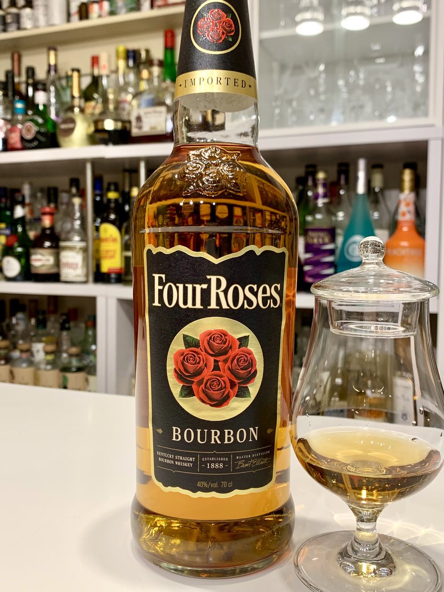 フォアローゼズ ブラック”Four Roses Black” 薔薇のコサージュが描かれ