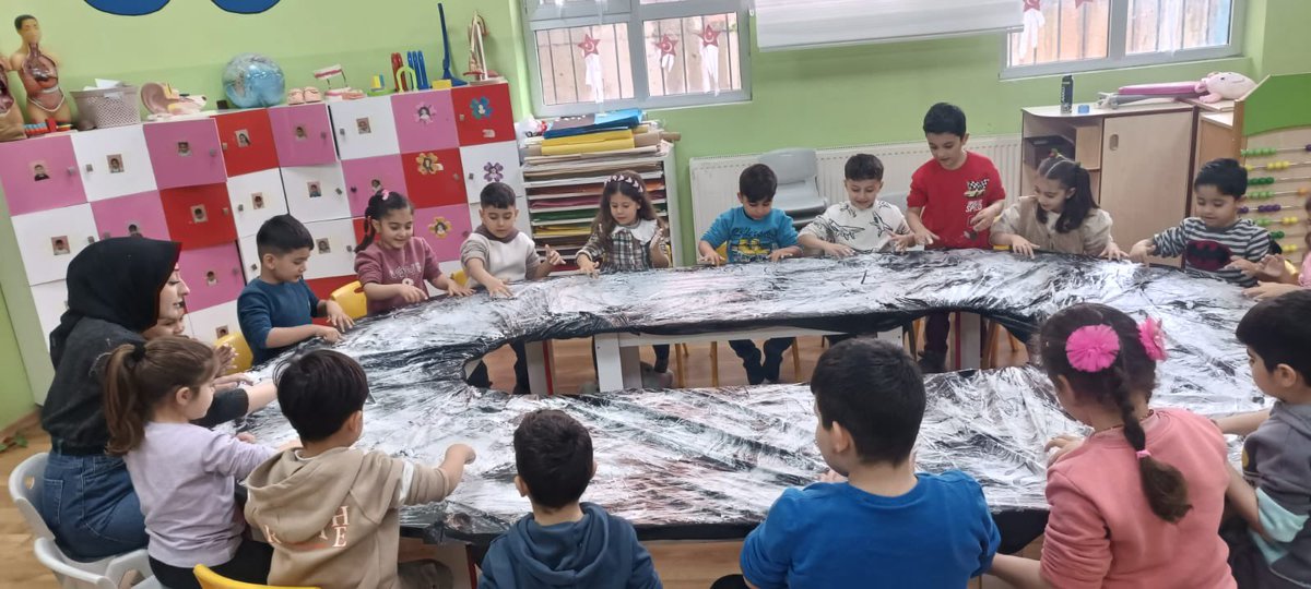 Traş Köpüğüyle Duyusal Keşif Zamanı!
Bugün sınıfımızda minik ellerle büyük keşifler yaptık 🤍
Gerçekleştirdiğimiz etkinlikte öğrencilerimiz;
✨ Dokunarak keşfetti
✨ Hayal güçlerini özgürce kullandı
Köpükler uçuştu, kahkahalar sınıfımızı sardı. <a href="/osmanoguzeksi1/">Osman Oğuz EKŞİ 🇹🇷</a>  <a href="/SilvanMEM/">Silvan İlçe Milli Eğitim Müdürlüğü</a>