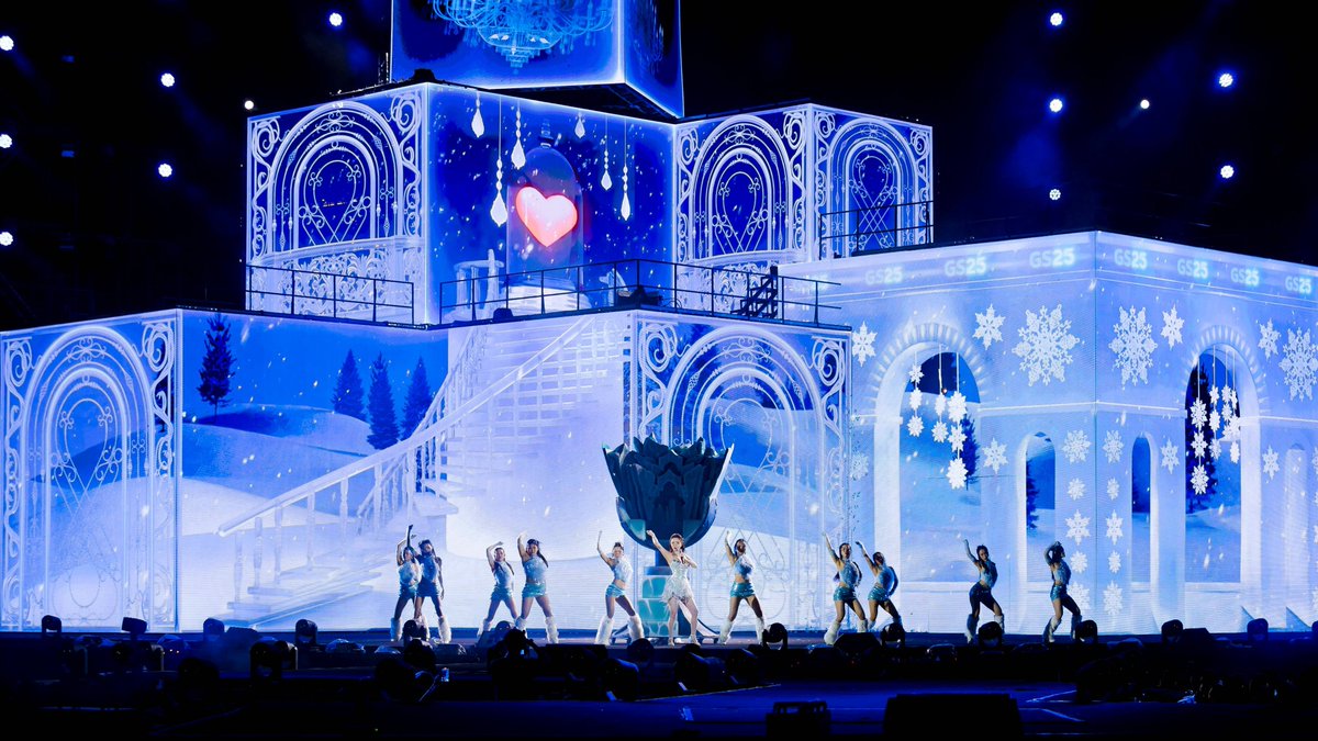 notchvfx's tweet image. "Notch 1.0’s material processing and lightning-quick rendering allowed us to—in no time—create a wintry world for friends to connect, party, chill among their idols, and be freely themselves," says Mel Tran, Creative Director at MxC, about their work for @funGS25.…