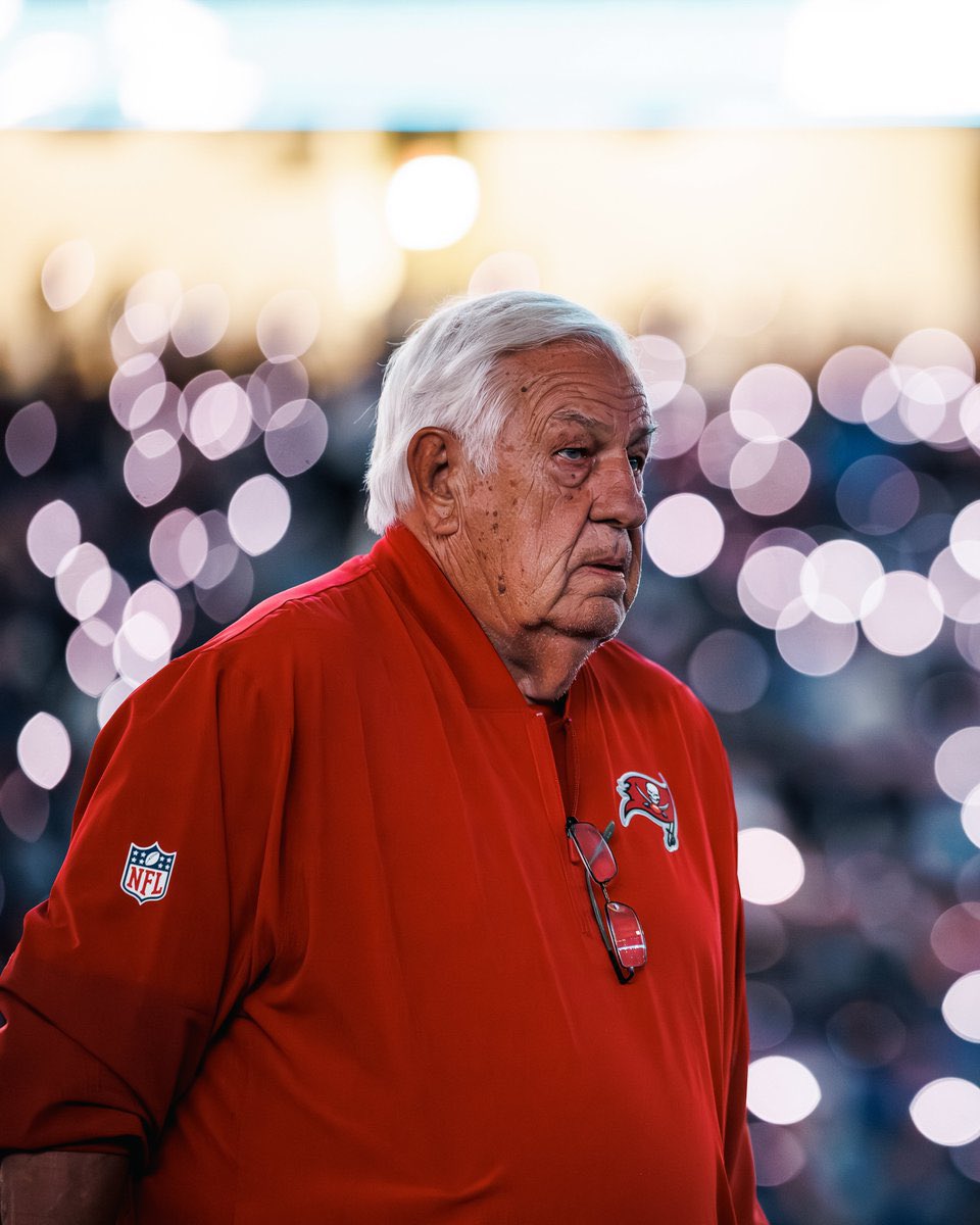 MySportsUpdate's tweet image. An incredible run comes to an end: #Bucs senior offensive consultant Tom Moore is retiring at the age of 87 after 62 years in coaching, per @NFLSTROUD. A true legend.