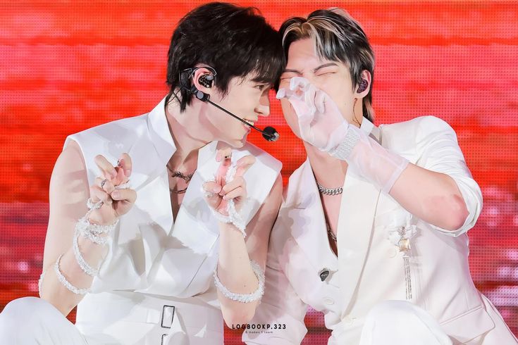 yungilomls's tweet image. -`♡´- rise and shine, it's yungi pic of the day ! (day 142)
🐶👀😃🐥😄❤️‍🩹