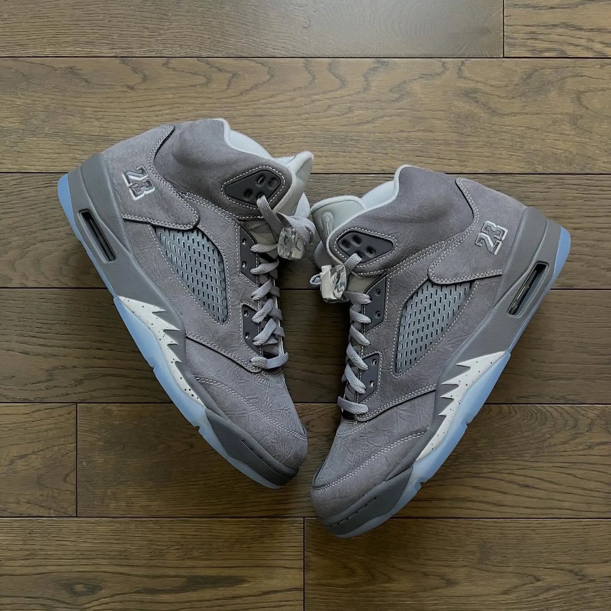 snipernick32's tweet image. 🔥 WINTER SZN = MONEY SZN 🔥

This winter is LOADED with heat 👟
Jordan 6 Infrared
Jordan 5 Wolf Grey
Jordan 1 Union Fragment
Jordan 1 Off-White Alaska
Jordan 13 Chicago
Jordan 14 UNC

The next 60–90 days = PRIME resell window 💰

Most people are guessing where to get pairs……