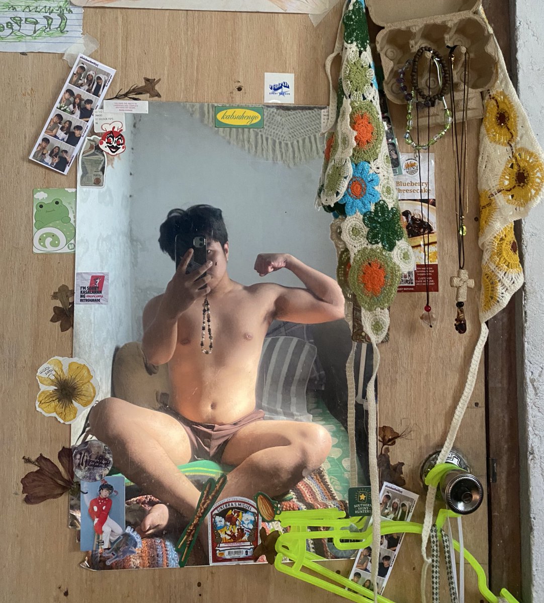 I cant be a hoe, im too shy to ask anyone out to be my exclusive boytoy😔