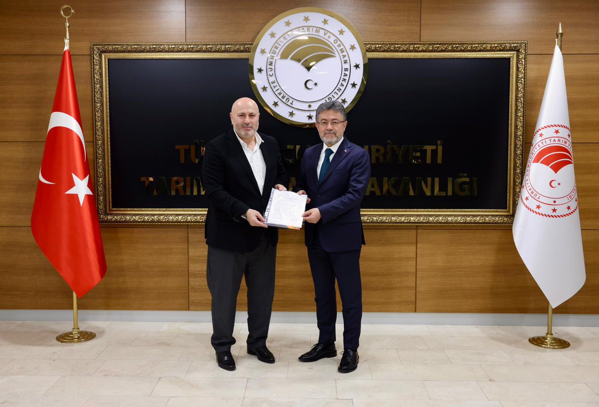 Tarım ve Orman Bakanımız Sayın İbrahim Yumaklı’yı ziyaret ettim.

Ziyaretimizde mesleğimiz ve meslektaşlarımızla ilgili konularda bilgilendirme ve değerlendirme yapma fırsatı bulduk.

Değindiğimiz bazı konuları kısaca bahsedecek olursak;

🌲 Ormancılık teşkilatı, Yeşil Vatan’ın