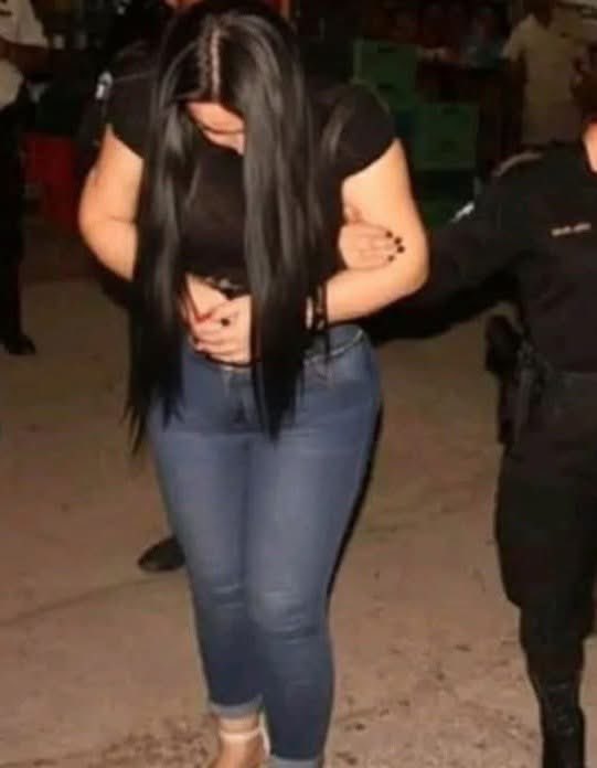 Furia_Tinta's tweet image. 🚨🚨 ESCÁNDALO EN UNIVERSIDAD 🚨🚨

⚠️ MAESTRA DE LA U A T ES ACUSADA DE ABUSAR DE SU PODER PARA OBLIGAR A UN ESTUDIANTE A TENER RELACIONES ⚠️
Un joven de 2º año de Agronomía denunció a su maestra por presunto abuso, manipulación y amenazas académicas.
👉 El estudiante,…