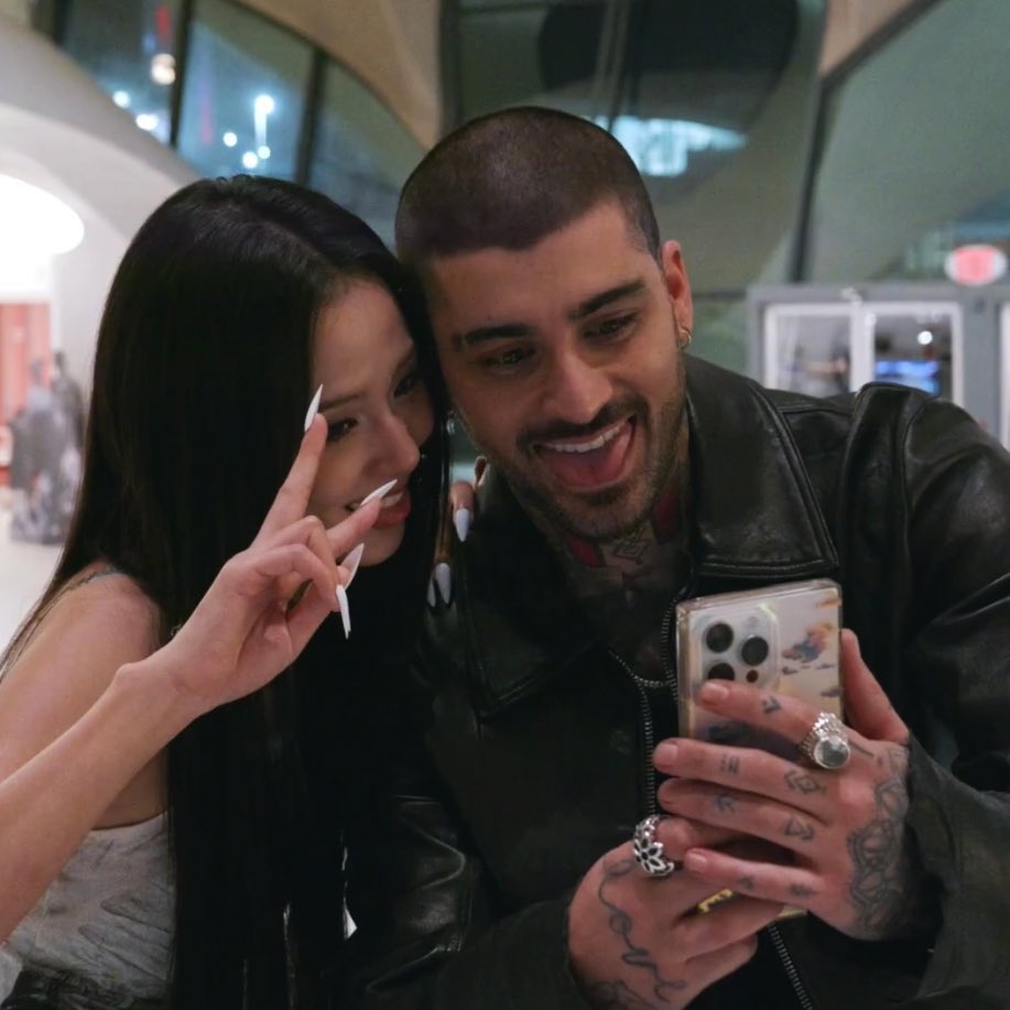 Eyes Closed by #ZAYN &amp; #JISOO is nominated for ‘Favourite K-POP Collab’ at the 2026 iHeart Radio Music Awards 😭❤️

VOTE HERE: Cast your daily votes at iHeartRadio.com/Awards