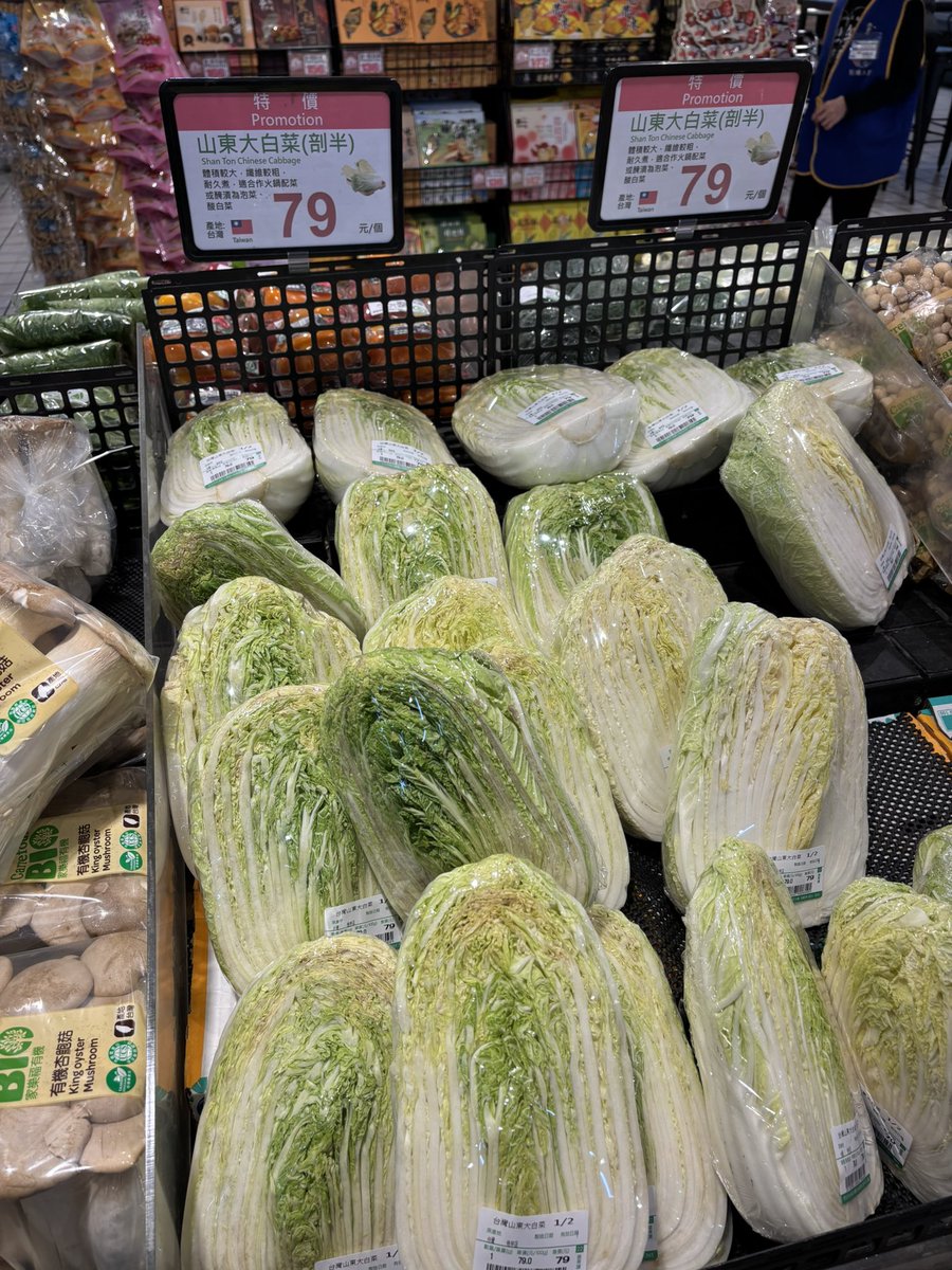 chtxt21's tweet image. 배추 白菜
양배추 高麗菜
양상추 萵苣

재밌는 건 우리는 cabbage를 서양 배추라고 하는데 대만에서는 한국 배추라고 한다는 거? 언어학적으로 연구할 가치가 있을 듯… 논문이 있을까?