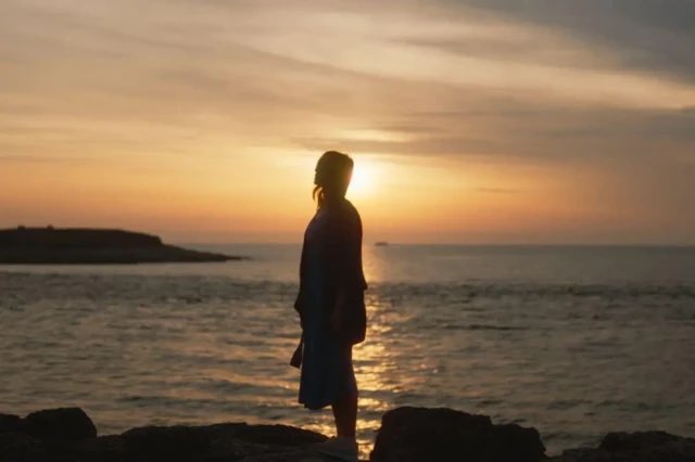 SORE: ISTRI DARI MASA DEPAN. Indonesia’s official submission to the Academy Awards for Best Foreign Film and winner of 4 Citra awards including Best Director and Best Actress.

Don’t read the synopsis. Go in blind + enjoy whatever this beautiful movie throws at you

#RekomenFilem