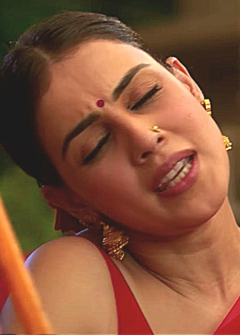 shahmystbii's tweet image. When my frnds mom said only spanking is allowed to her fat ass .

But slowly I start to spread her ass and my cock tip touches her assh0leee...

Her reaction ...