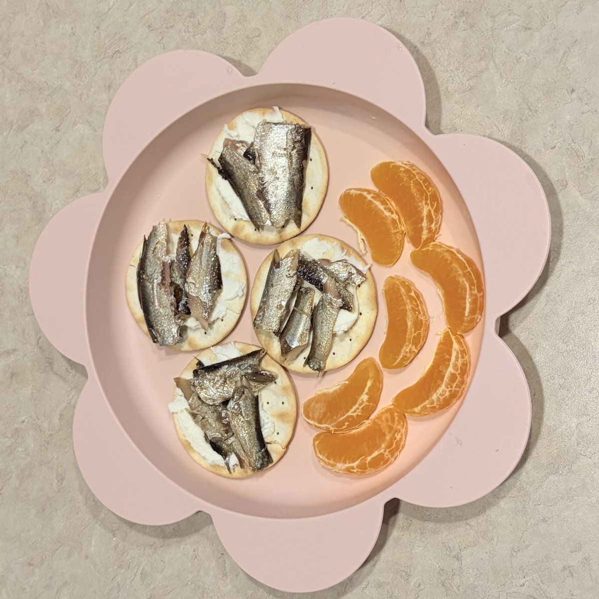 hearthkeeping's tweet image. what i served my three year old vs what she ate: