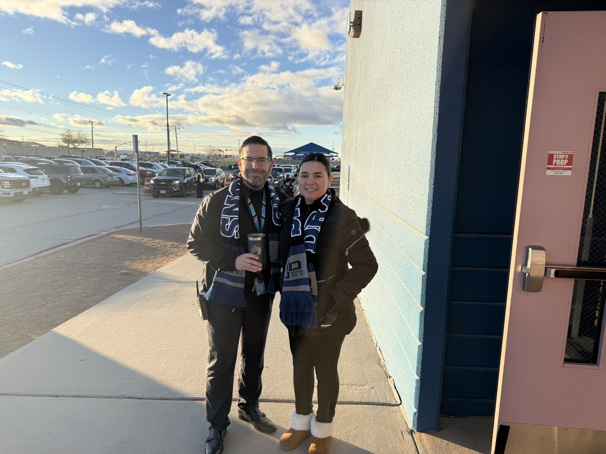 JonFlores_EP's tweet photo. Twinning today with @CIS_Estrella 
🖤💙 #LeadLikeADragon https://t.co/xyQATeUV91