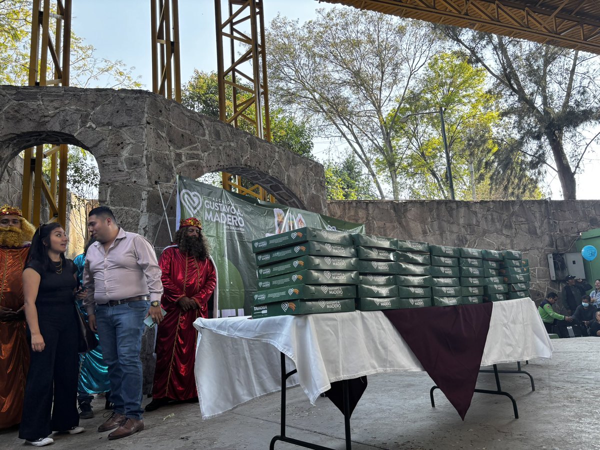 Nuestra Presidenta Fundadora, <a href="/IRMAFERREYRA1/">IRMA FERREYRA</a> , convocó con cariño a la comunidad y acompañó al Director de Desarrollo Social Joaquín Ávila durante la entrega, reafirmando que cuando caminamos juntos, la comunidad se fortalece 🤝🏘️