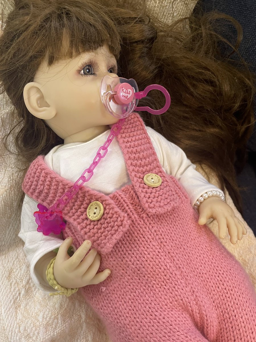 يمه اقسم بالله اني بكيت خوف جلست عليها بالغلط وفزيت احسبها ورع حقيقي
#يوميات بيت الجده