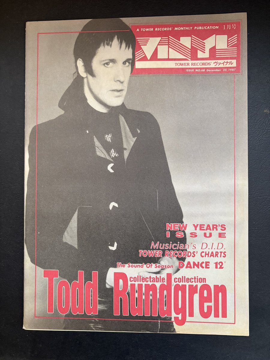 ndadeba1's tweet image. 1987年1月,タワーレコードの薄っすいフリーペーパー。
表紙も裏表紙もトッド・ラングレン。
調べてみたら当時のドル円は150円前後,今よりちょっと高いくらい。
CDの無謬性がまだ喧伝されてたころで,LP安い,CD高い,アタマが混乱するw