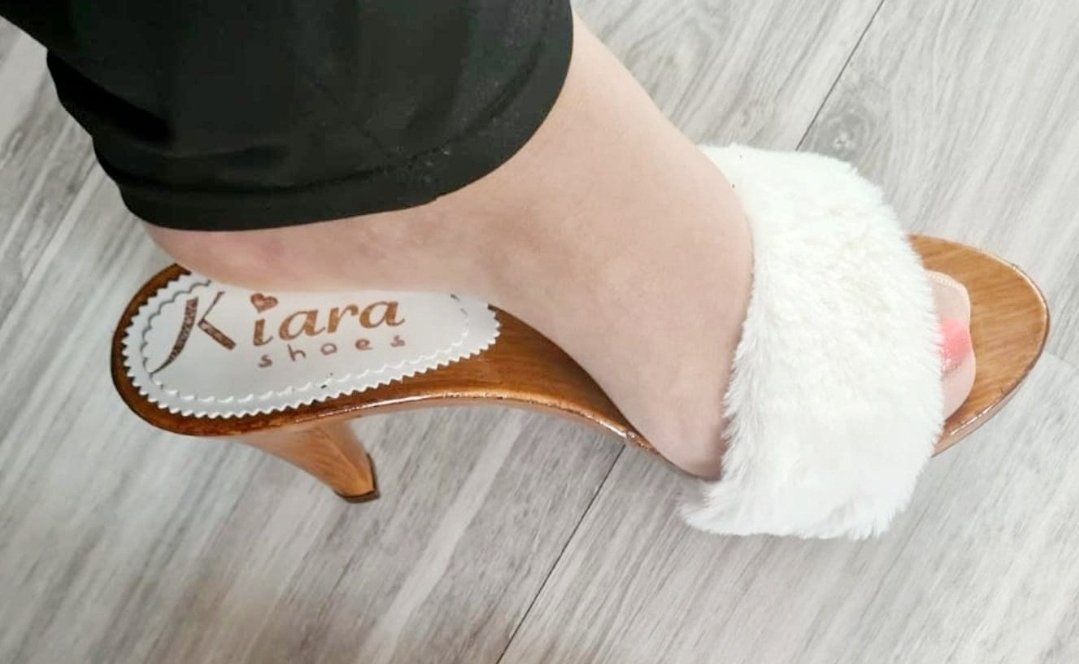 Suchtstoff....für Dich🤪   #Nylonlove #Genuss #Nylon #Anbeten #Dienen #Mistress #Fetisch  #Toilette #Erniedrigung #Pantolette #Onlineerziehung #Fußfetisch #nylonfetish #Fußverehrung  #Feinstrumpfhose #Anbetung #Fetisch  #Fetischmahlzeit #Heels #session #Erziehung