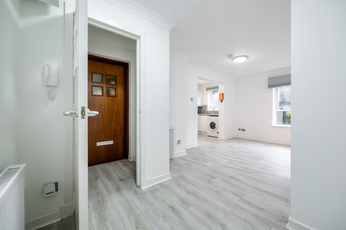 mov8realestate's tweet image. 🏡 Flat 0/5, 69 James Watt St, Merchant City, G2 8NF | £120,000

Light 1-bed ground-floor flat with modern finishes in the heart of the city.

🔗 mov8realestate.com/property/james…

#MerchantCity #GlasgowLife #CityLiving