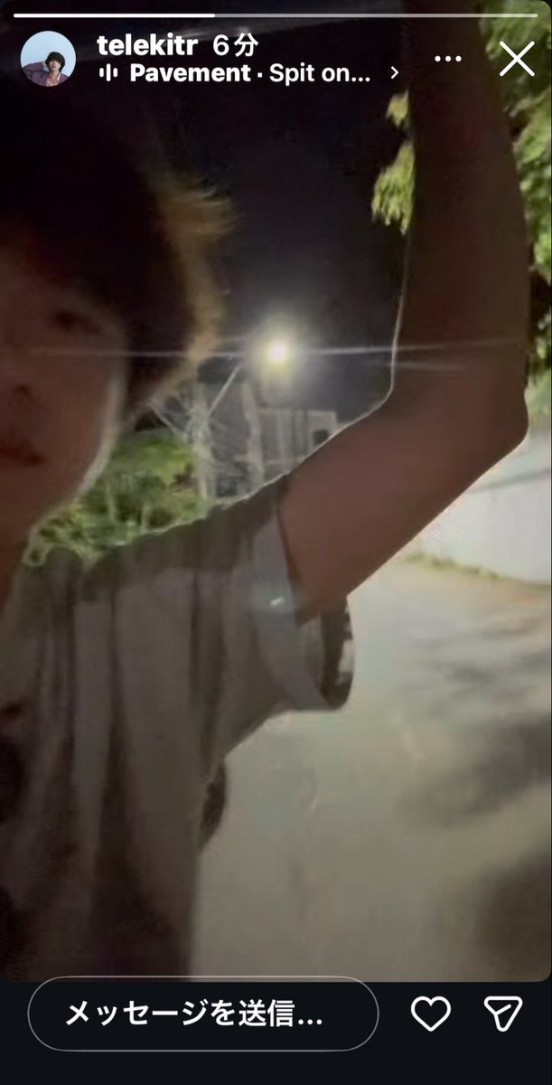 いま彼はどこにいますか？