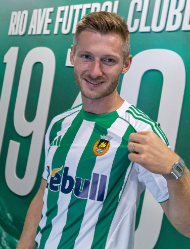 fkvz1903's tweet photo. Dnes vám představíme nejmladšího hráče novodobé historie, který nastoupil za Viktorku v nejvyšší soutěži. Je jím Jakub BRABEC a stalo se tak 30. května 2009 v duelu proti Plzni. Jakubovi, který dnes obléká dres portugalského Ria Ave, bylo tehdy 16 let ⚽️
#historie #Braba https://t.co/P9nR8GzbaT