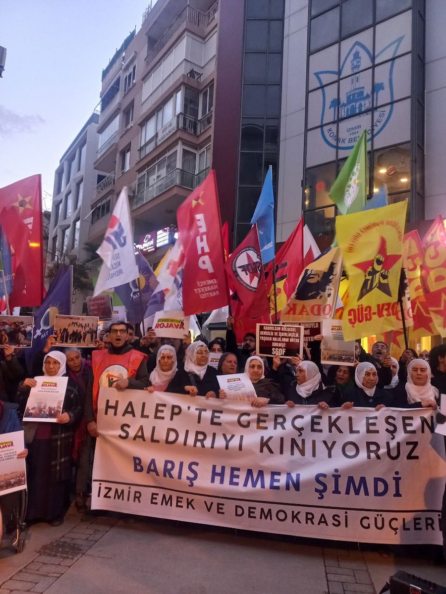 İzmir Emek ve Demokrasi Güçleri'nin çağrısıyla barış hemen şimdi demek için basın açıklamasında buluştuk. Halep'te gerçekleşen saldırılar son bulmalı, halkların güvenliği sağlanmalıdır.