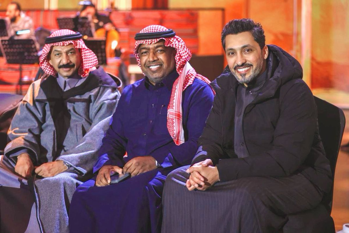 صوره مع العملاقه الفنان د. عبادي الجوهر والخلوق الفنان فهد الكبيسي من بروفات حفله البحرين 🇧🇭  2026 مسرح الدانه