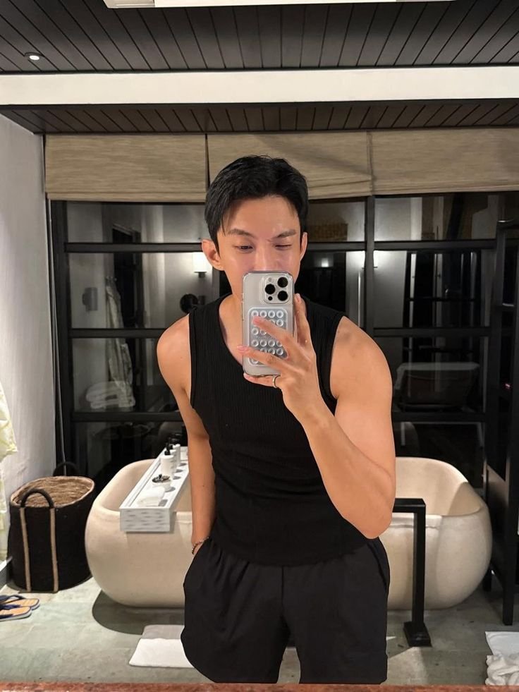 ReporterDokyeom's tweet image. ASSALAMUALAIKUM WARGA ENDONESA. Langsung aja kita awali dengan absen. QRT foto terbaik kalian sampe 19:35.