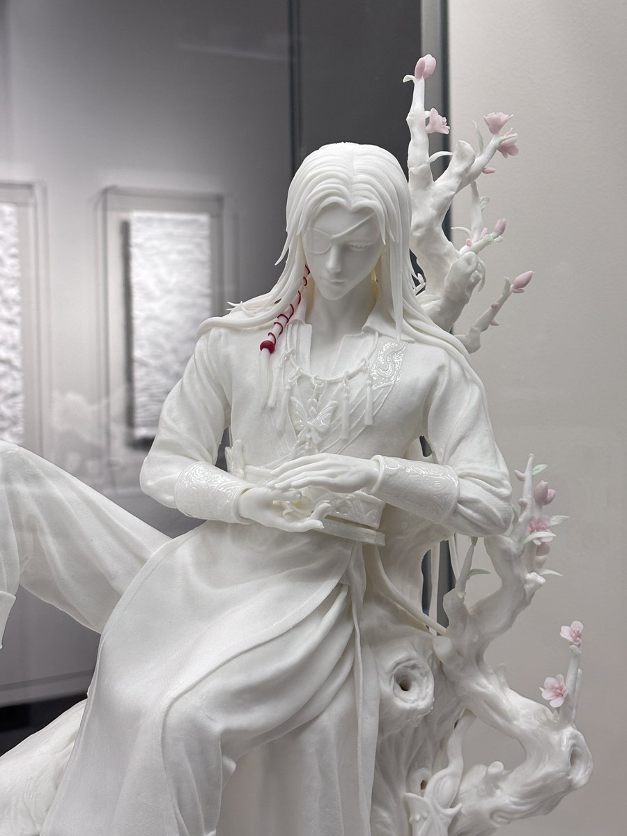 广东美术馆
非遗中国白陶瓷×《天官赐福》

上海の天官展で見たような気がしてるけど同じかな？美術館では細部までゆっくり見れるので良かった😌
館全体は免费だけどこの特設展の4号厅は门票30元が要ります