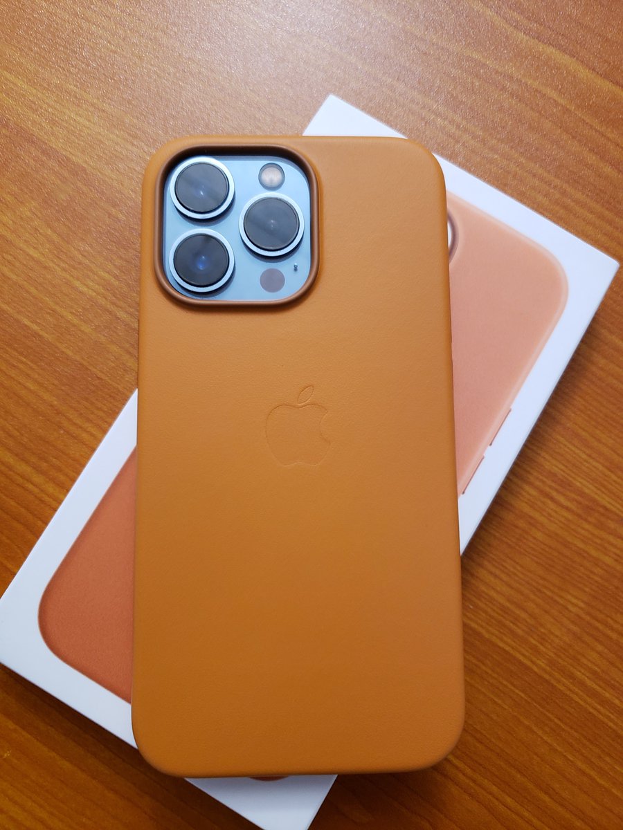 MarrrkoX's tweet image. Awesome phone. 

I still miss mine actually. 😢 lol 
It was just a good year for the iPhone and iOS, but the Sierra blue was such a great color.