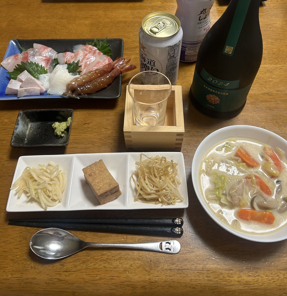 お疲れ様でした！
ビールビール🍺ヽ(´ー｀)

三連休最終日🍶🍻
お刺身は次男と半分こ🐟
刺身より高価なお酒でやります🍶