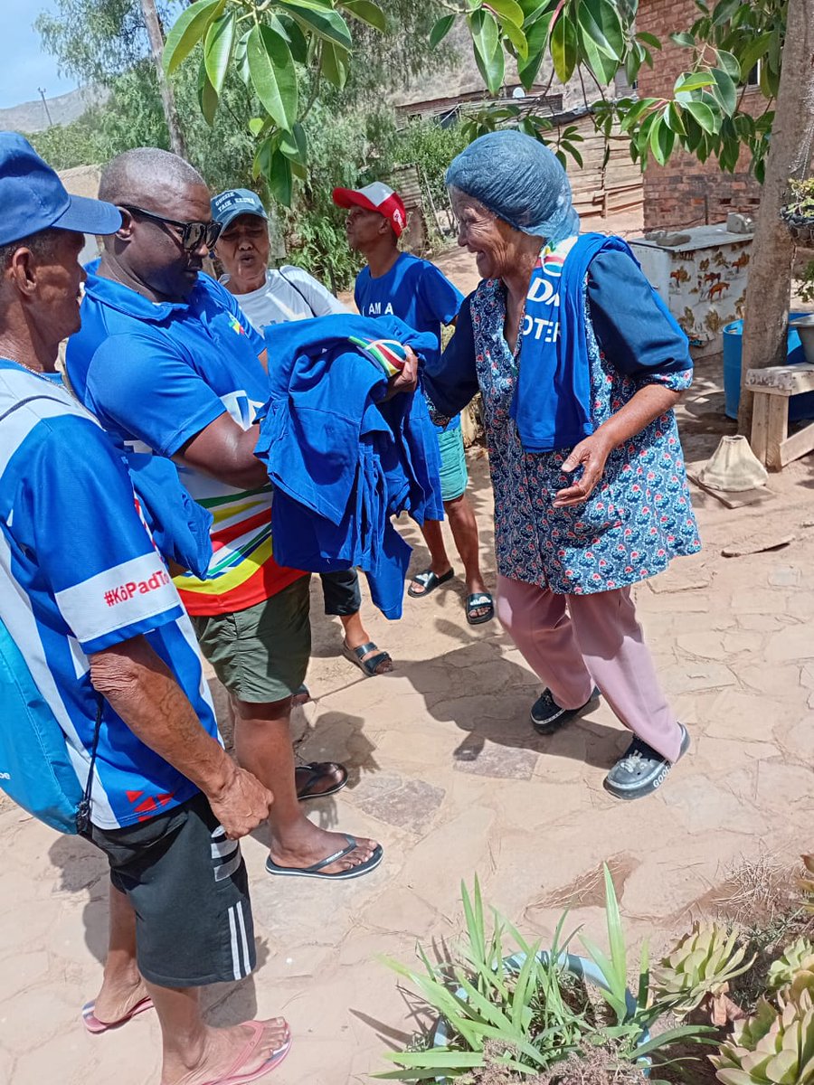 WesternCapeDA's tweet image. 📢 Mense van die lekker Langeberg Wyk 4. Is julle reg om jou kruise te maak langs die DA?

Dis tyd om agter die DA te staan en vir Daniel Baadjies te stem.

📅 Tussenverkiesing: 3 Februarie

#StemDA 🗳️