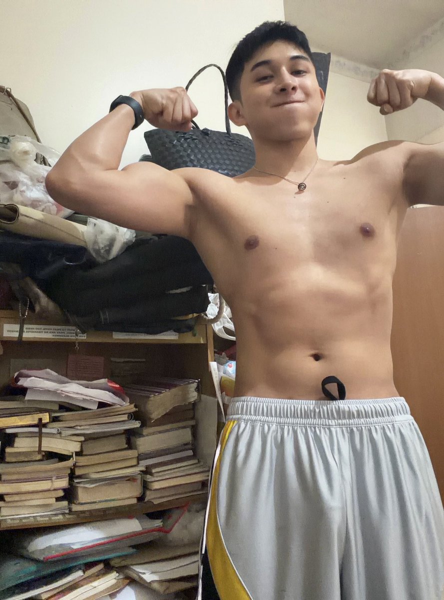 adobomochi's tweet photo. guess who's back in the PH again :D https://t.co/sdEWO2SSP1