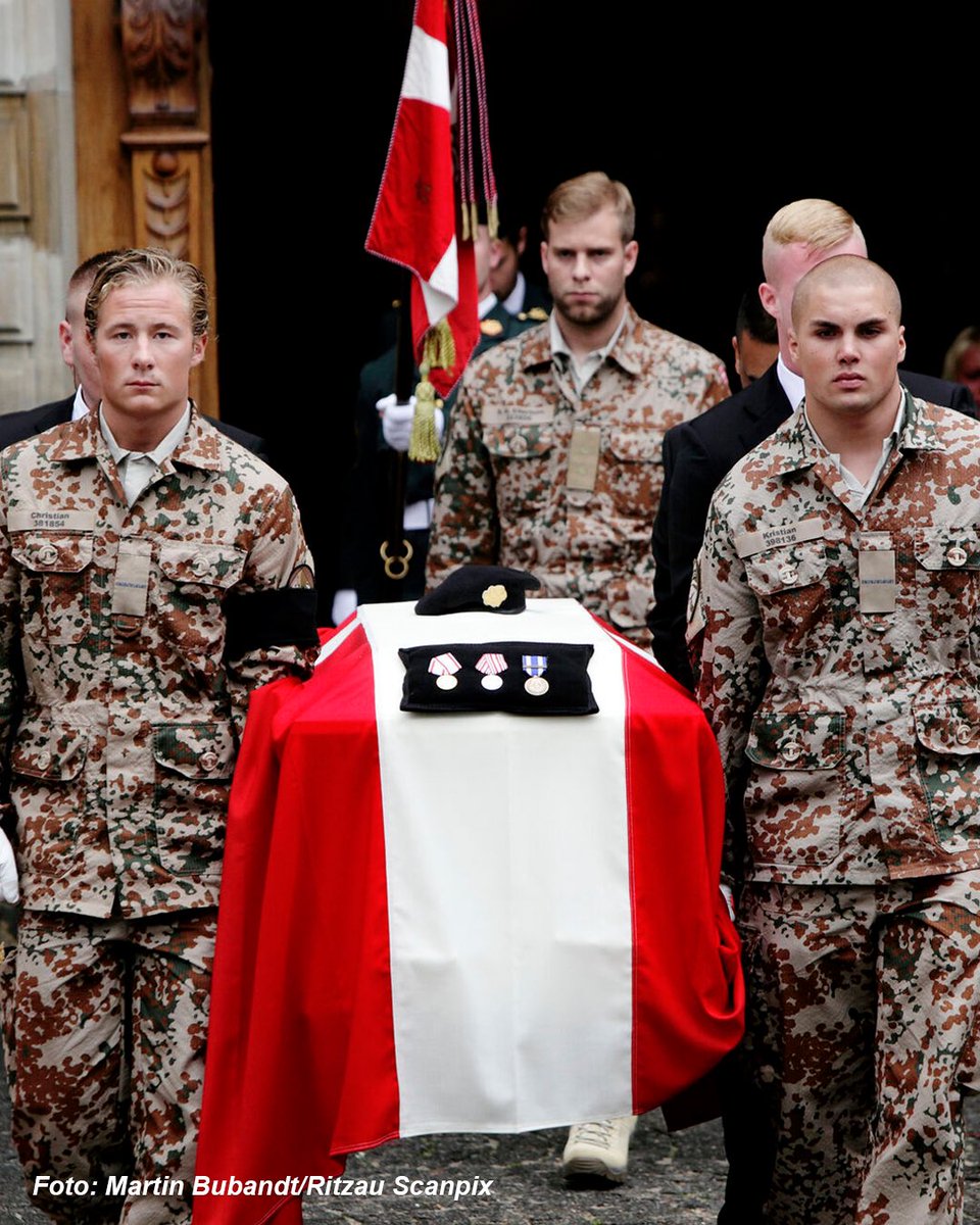 NATO bygger på et simpelt princip. Vi står sammen, når det gælder.
 
Den eneste gang, hvor alliancens musketéred er blevet udløst, var da USA blev angrebet 11. september 2001.
 
Vores nære allierede bad om hjælp, og Danmark stod klar.
 
I først Afghanistan og siden Irak kæmpede