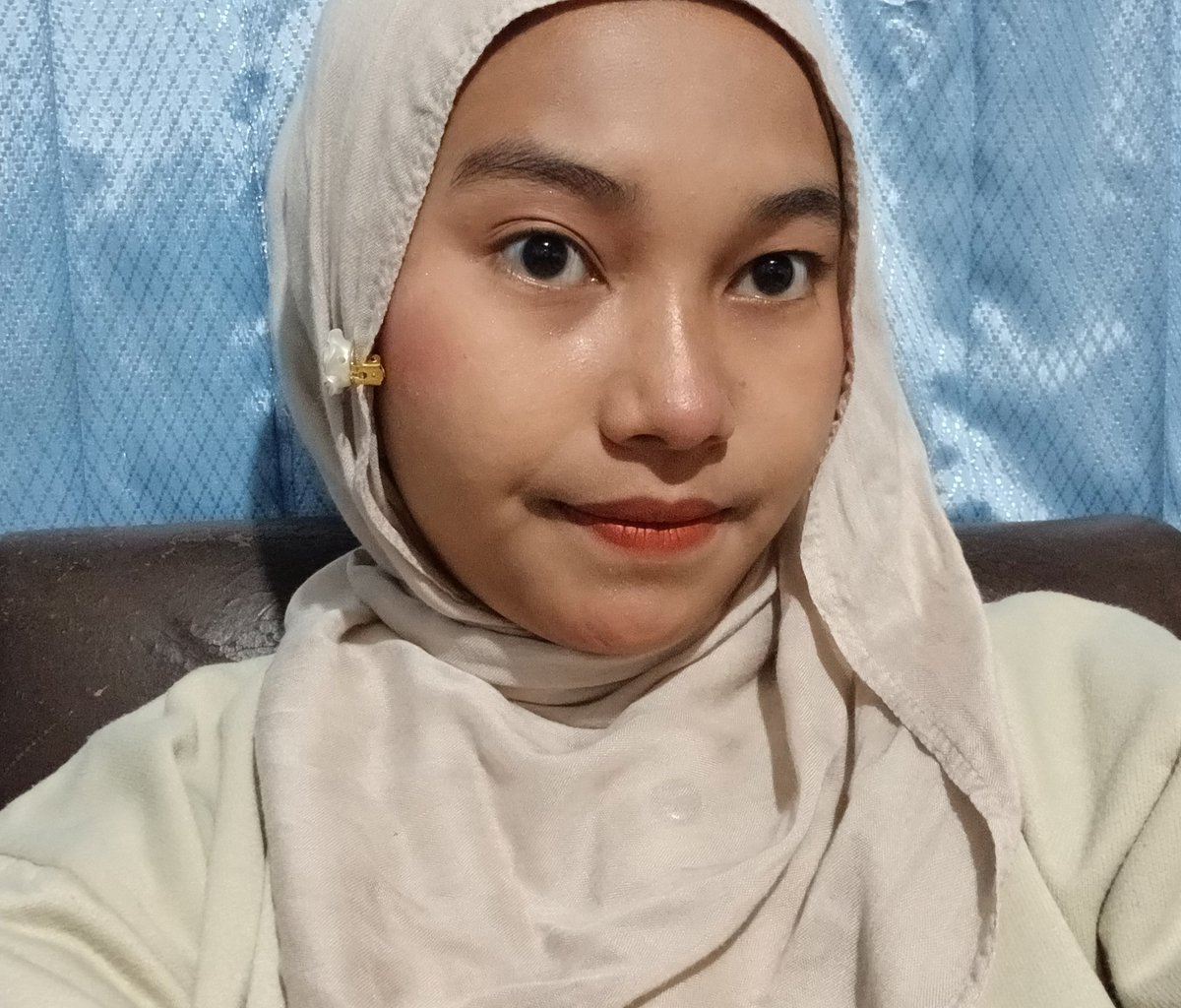 cara bikin wajah flawless tanpa takut kusam seharian ── .✦

4in1 hybrid sunscreen: serum, sunscreen, moisturizer dan tinted dalam satu produk🫶🏻