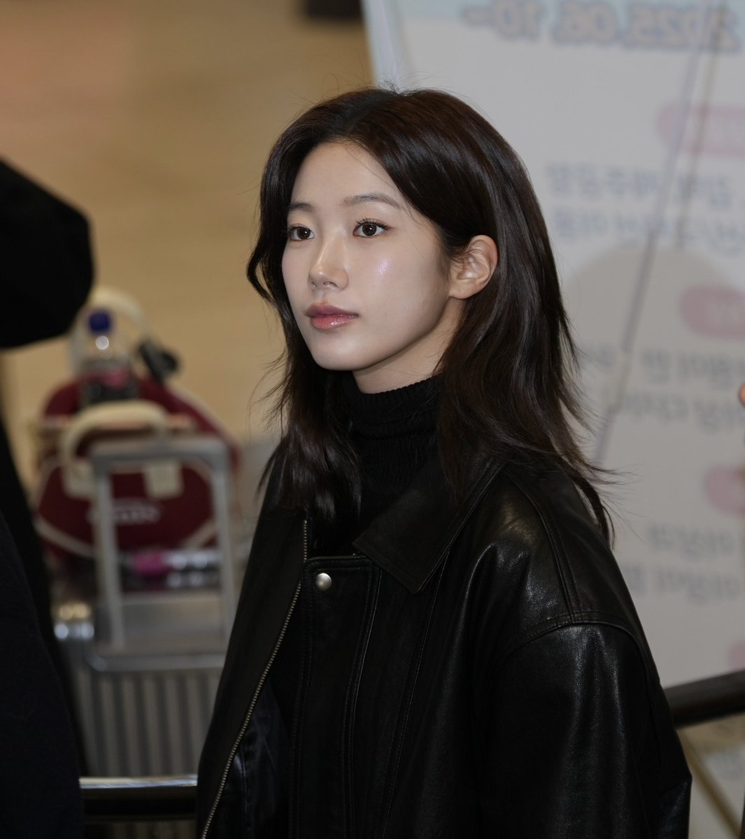 pionaes's tweet image. look at my handsome girlboyfriend