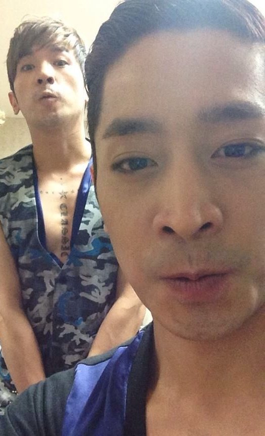 에릭: 말하는 고양이 뉴스를 보던 민우가 "나도 저 정도..."라고 중얼거리고 있었어. 아니, 너는 인간이잖아