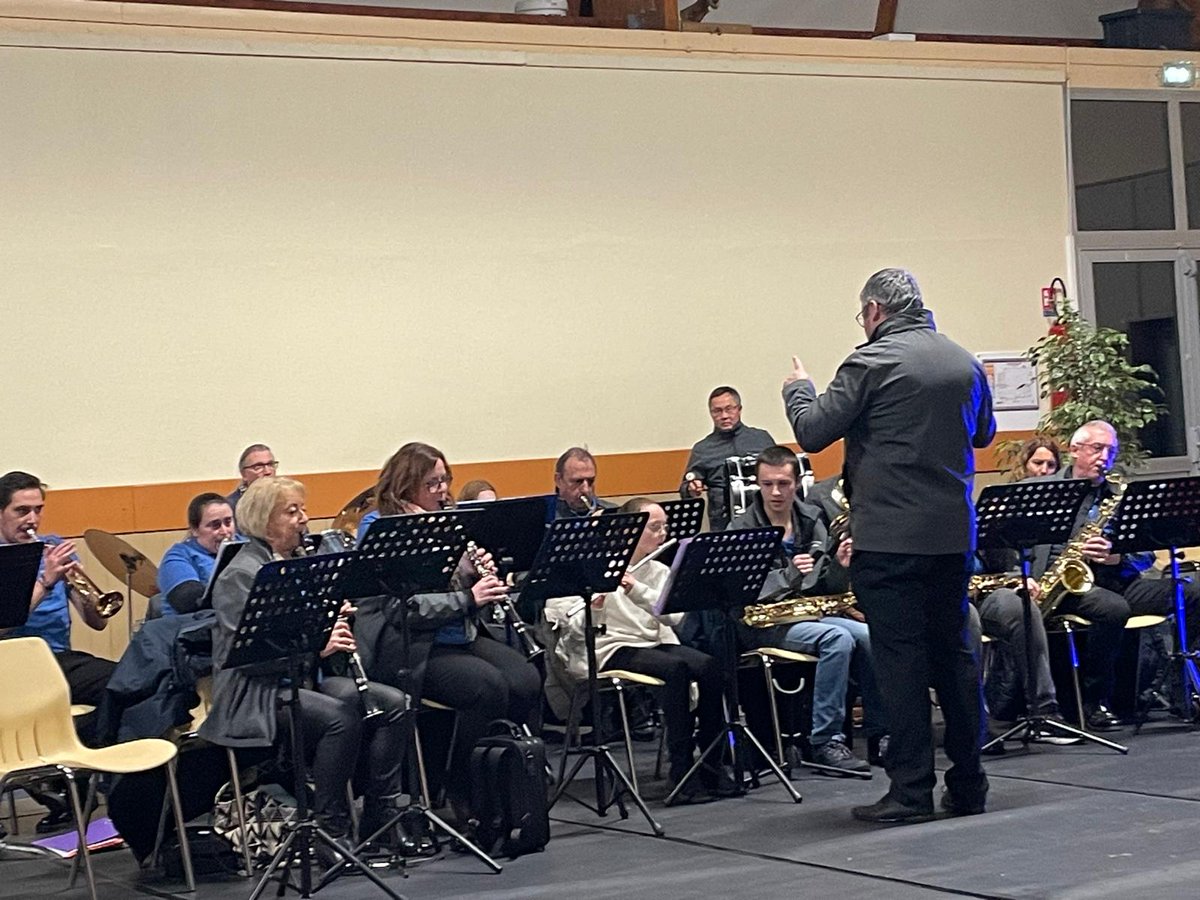 edevalroger's tweet image. Très belle cérémonie de #Vœux à Clairoix. Bravo à mon ami Laurent Portebois et à l’ensemble de l’équipe municipale pour avoir, comme chaque année, su créer une ambiance chaleureuse et conviviale.